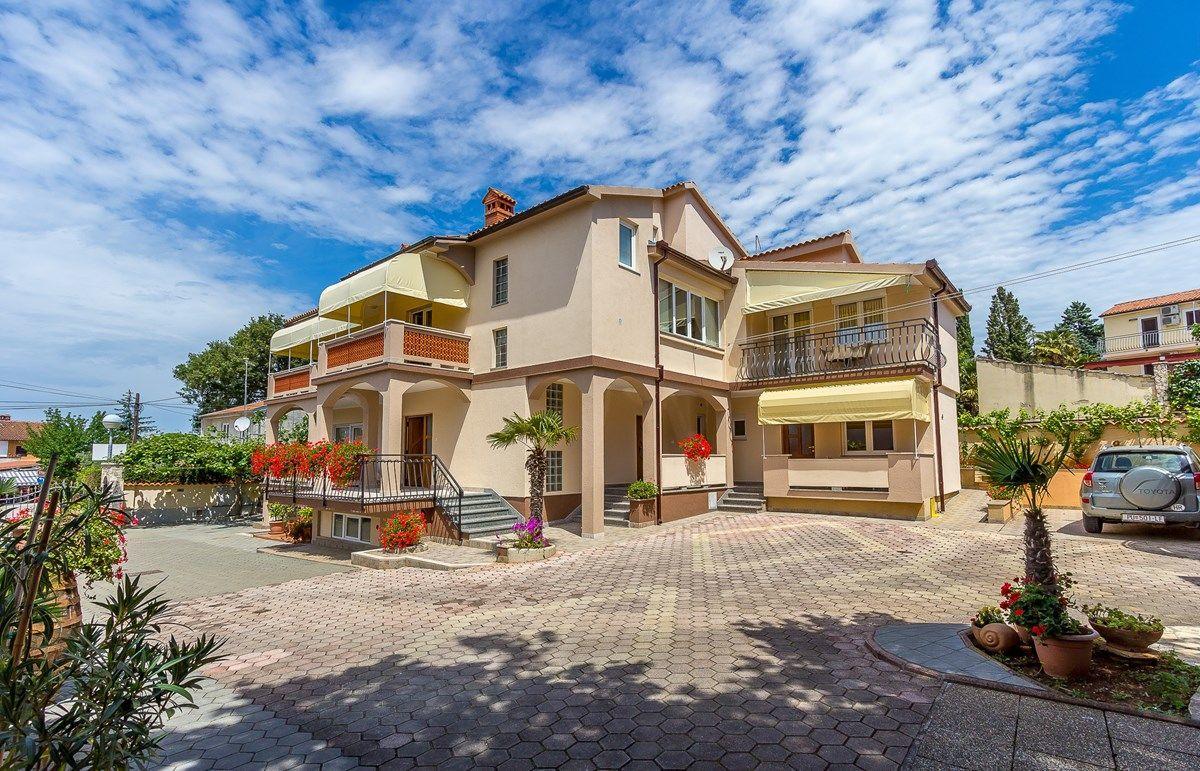 Apartments Nevija Medulin Bagian luar foto